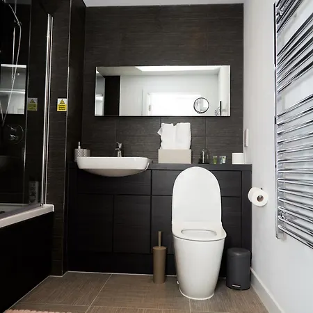 Apartment Luxury 2 Bedroom And Bathroom In With Balcony *
