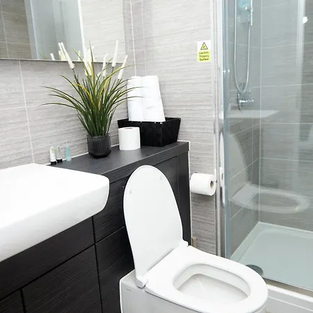 Luxury 2 Bedroom And Bathroom In With Balcony Apartment Manchester