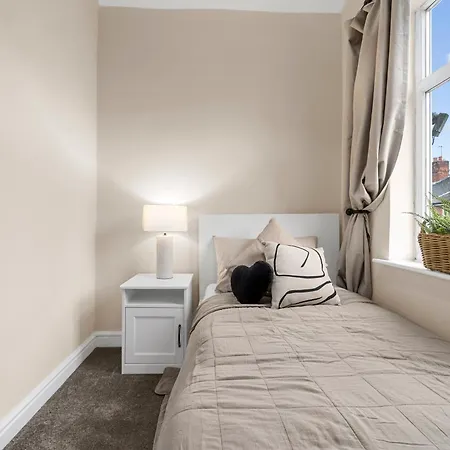 Blissful Breaks Near Old Trafford Stadium * Manchester