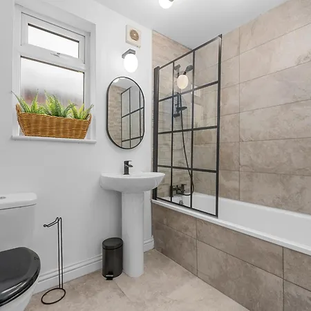 Blissful Breaks Near Old Trafford Stadium *