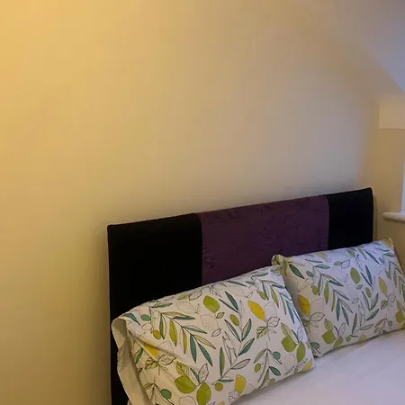 Komegloba Mega Room, Moston Station