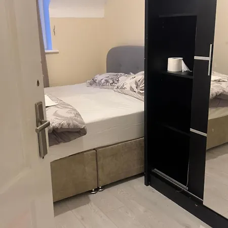 Komegloba Mega Room, Moston Station Апартаменты Манчестер