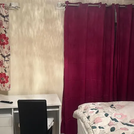 Komegloba Mega Room, Moston Station Апартаменты Манчестер