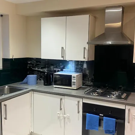 Апартаменты Komegloba Mega Room, Moston Station