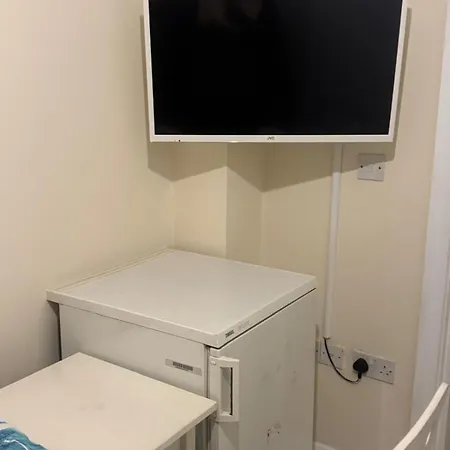 Komegloba Mega Room, Moston Station Апартаменты