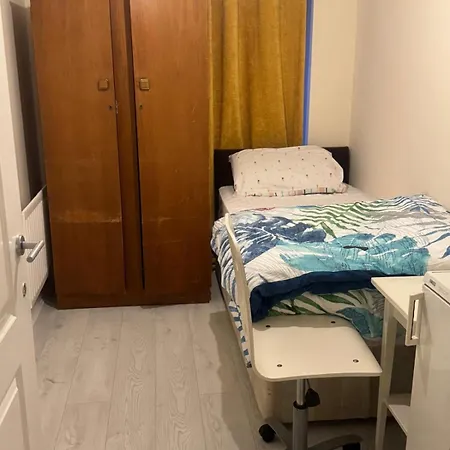Апартаменты Komegloba Mega Room, Moston Station
