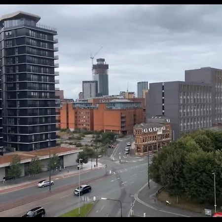 Away Luxury Two Bedroom Shared With En-suite And A Private Bathroom Homestay Manchester