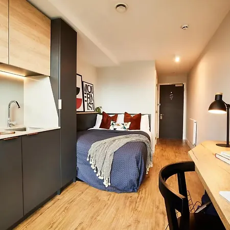 Апартаменты Student Only Luxury Studio, Circle Square Manchester,minimum 42 Nights