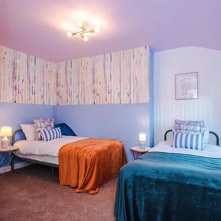 Hébergement de vacances 6-bed Funky Getaway Unique Vibes *