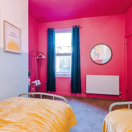 6-bed Funky Getaway Unique Vibes