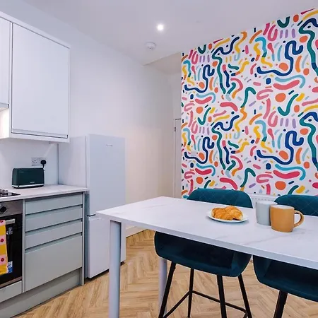 6-bed Funky Getaway Unique Vibes Holiday home