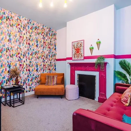 Holiday home 6-bed Funky Getaway Unique Vibes *