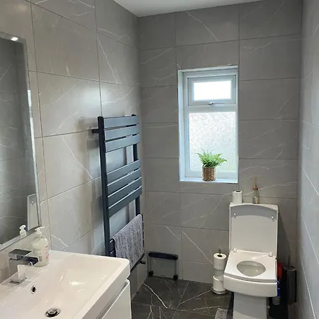 Nyaraló Tomelle Manchester