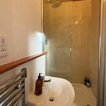 Lovely 2-bed Loft In Centre *