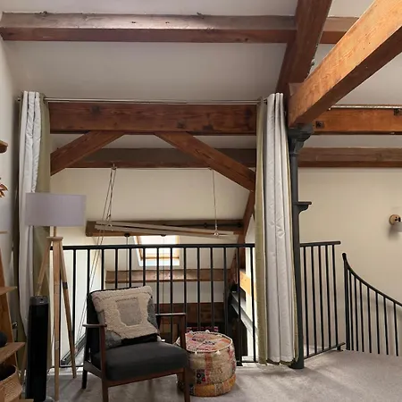 Lovely 2-bed Loft In Centre