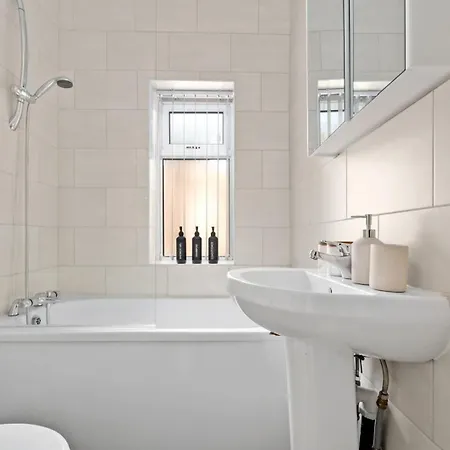 Luxury 4-bed Perfect For Contractors & Families W Free Parking