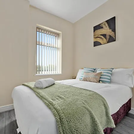 4-bed Perfect For Contractors & Families W Free Parking Vakantiehuis Manchester