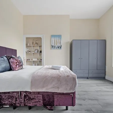 펜션 4-bed Perfect For Contractors & Families W Free Parking