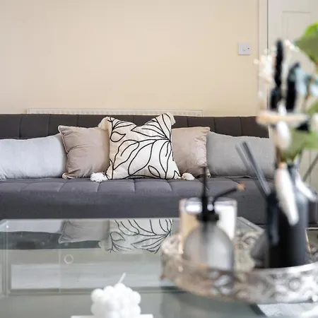 Luxury 4-bed Perfect For Contractors & Families W Free Parking Holiday home Manchester