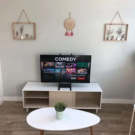 Trafford Free Parking Apartment