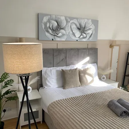 Traditonal House - Etihad -games Room-free Parking Vakantiehuis Manchester