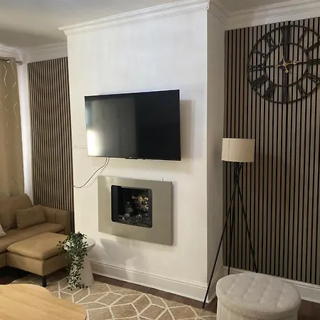 Traditonal House - Etihad -games Room-free Parking *