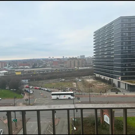 Away Luxury Two Bedroom Shared With En-suite And A Private Bathroom *