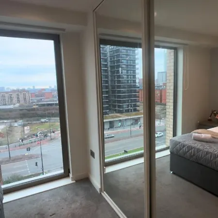 בית אירוח Away Luxury Two Bedroom Shared With En-suite And A Private Bathroom *