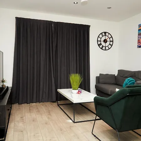 Luxury Ensuite With Shared Living And Kitchen Guest house *