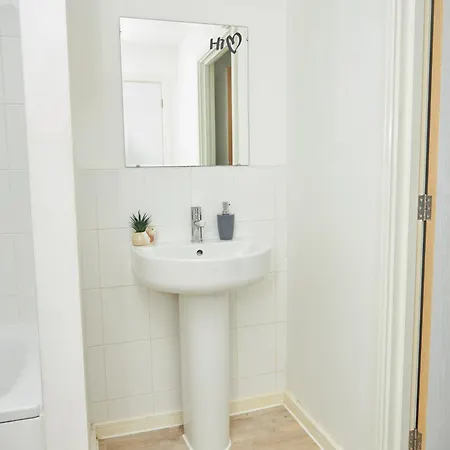Luxury Ensuite With Shared Living And Kitchen * Manchester