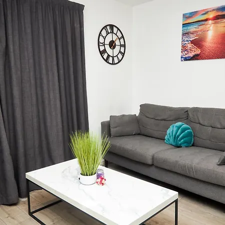 Luxury Ensuite With Shared Living And Kitchen Guest house *