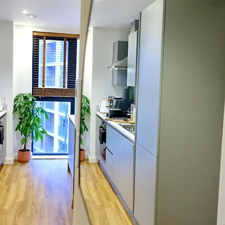 Lejlighed Pass The Keys Northern Qtr Corner Flat With Balcony Views *