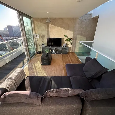 Centre Rooftop With Free Secure Parking *