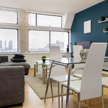 - Comfortable 2-bedroom With Heights Views * Manchester
