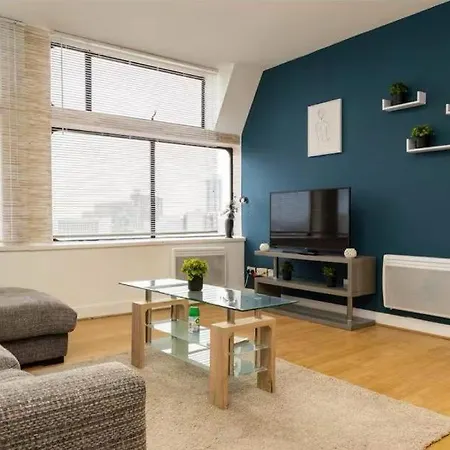 - Comfortable 2-bedroom With Heights Views Manchester