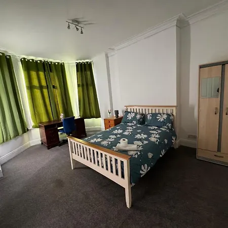 Double-bedroom In The Heart Of Salford Perfect For Short Guest house Manchester