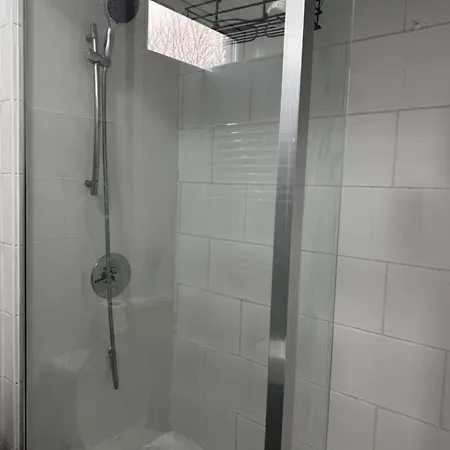 Double-bedroom In The Heart Of Salford Perfect For Short *