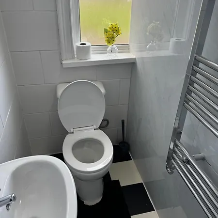 Guest house Double-bedroom In The Heart Of Salford Perfect For Short *
