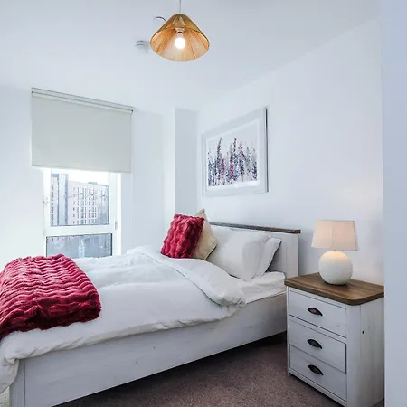 Apartment Free Parking, Centre 3bed Apartment, Balcony With Amazing Views, Sleeps 6 Manchester