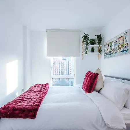 Free Parking, Centre 3bed Apartment, Balcony With Amazing Views, Sleeps 6 Apartment