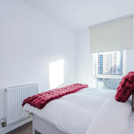 Free Parking, Centre 3bed Apartment, Balcony With Amazing Views, Sleeps 6 Manchester