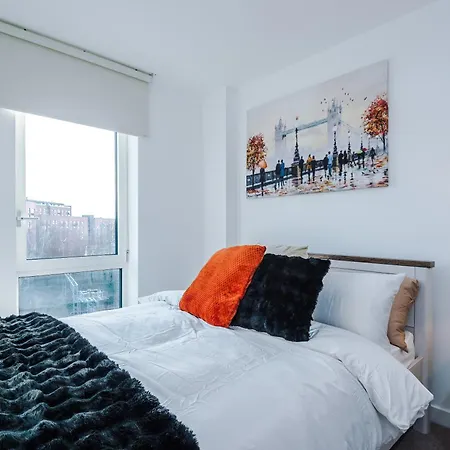 Apartment Free Parking, Centre 3bed Apartment, Balcony With Amazing Views, Sleeps 6 Manchester