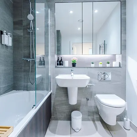 Fully Equipped, City Centre 3Bed Apartment, Balcony With Amazing Views, Sleeps 6