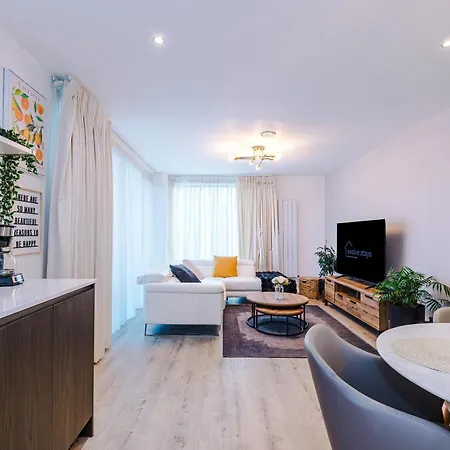 Free Parking, Centre 3bed Apartment, Balcony With Amazing Views, Sleeps 6 Apartment Manchester