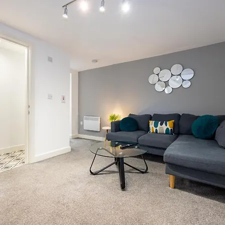 Stylish 2-bed Flat Steps From Tram Stop * Manchester