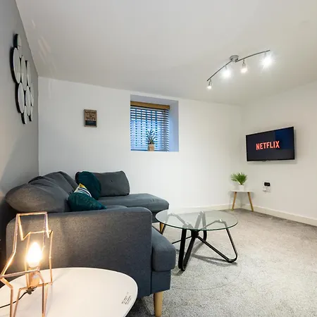 Stylish 2-bed Flat Steps From Tram Stop