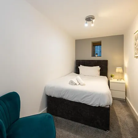 Stylish 2-bed Flat Steps From Tram Stop * Manchester