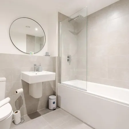 Spacious Modern 2 Bedroom Old Trafford & Free Parking