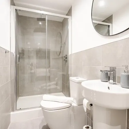 Spacious Modern 2 Bedroom Old Trafford & Free Parking Appartement