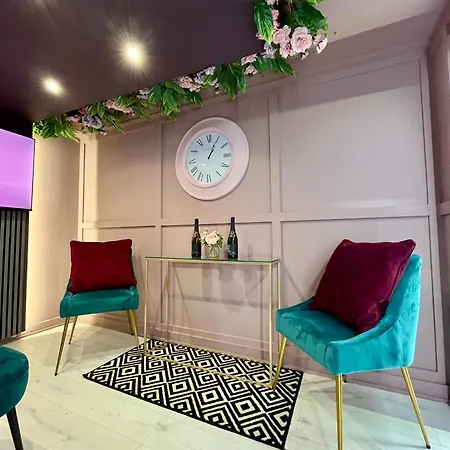 Manchester's Only Private Party For 12 With Makeup Aparthotel 4*